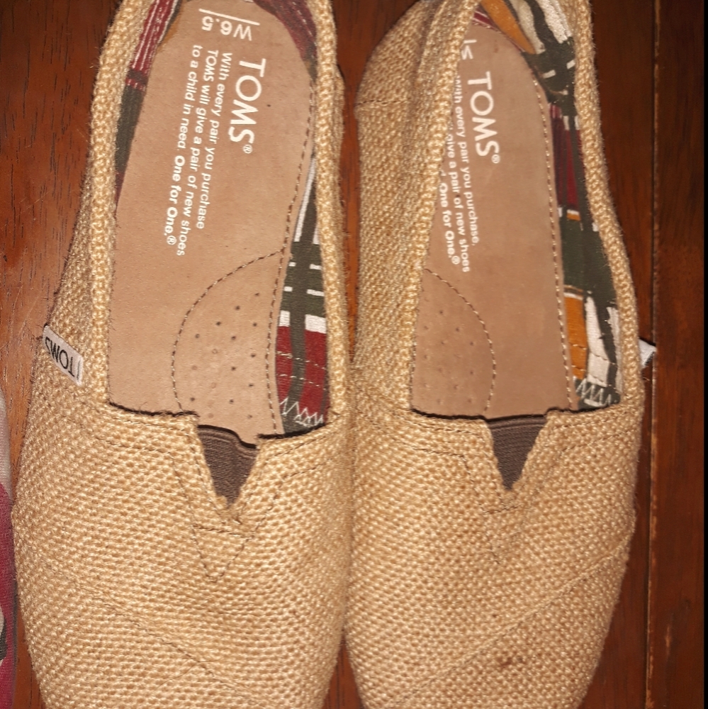 Womans 6.5 toms